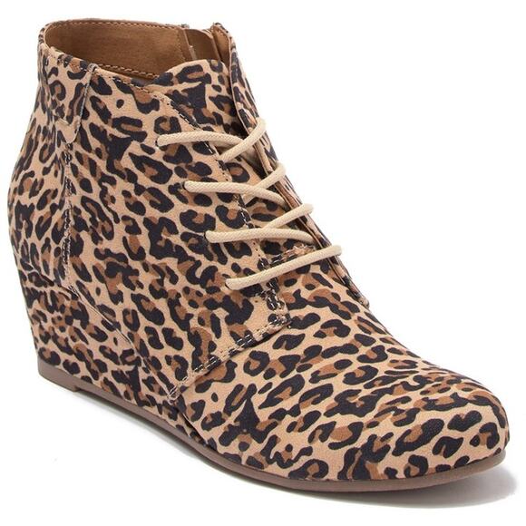 DV8 Dolce Vita Brady Wedge Leopard Microsuede Ankle Booties Zip & Lace 6 - Picture 13 of 14